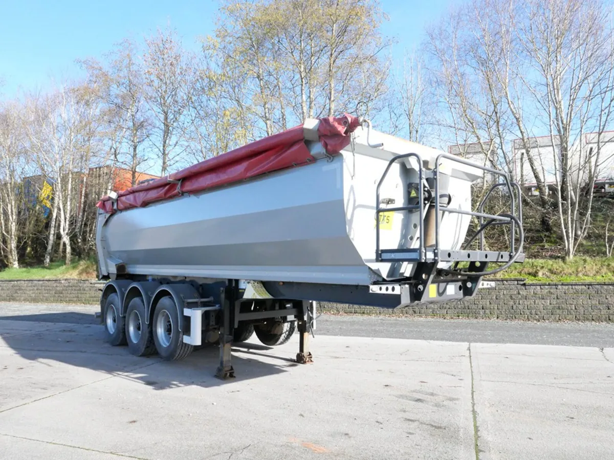2018 Kassbohrer Tipping Trailer T2-01957 - Image 1