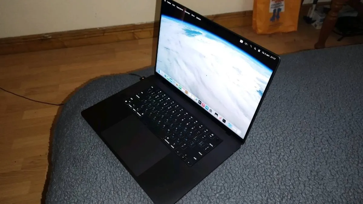 MacBook Pro M3 Pro 16" - Image 2