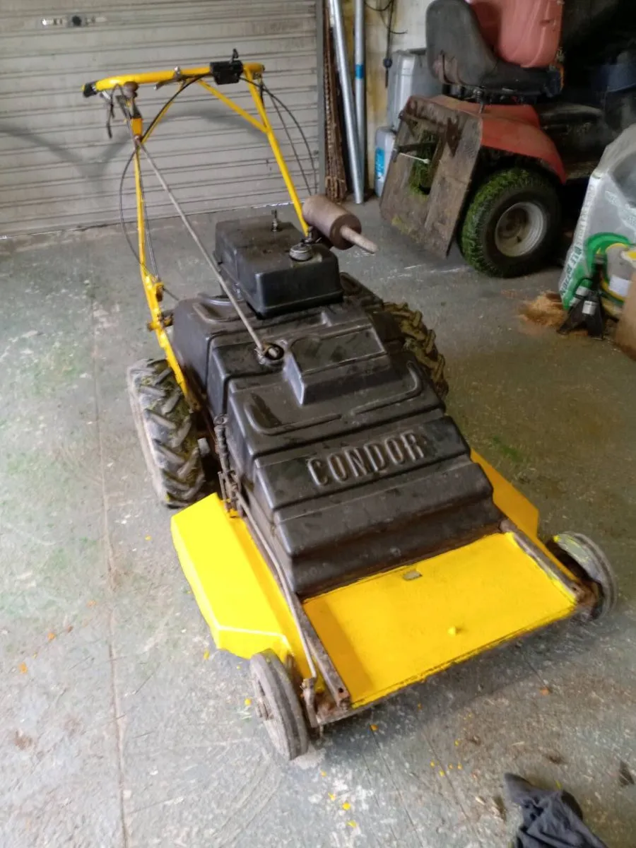 Self propelled 32' Inch Deck Lawnmower - Image 2