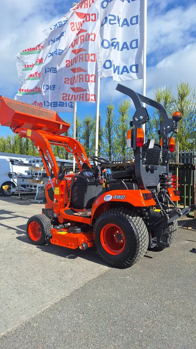 Kubota B261 compact tractor - Image 2