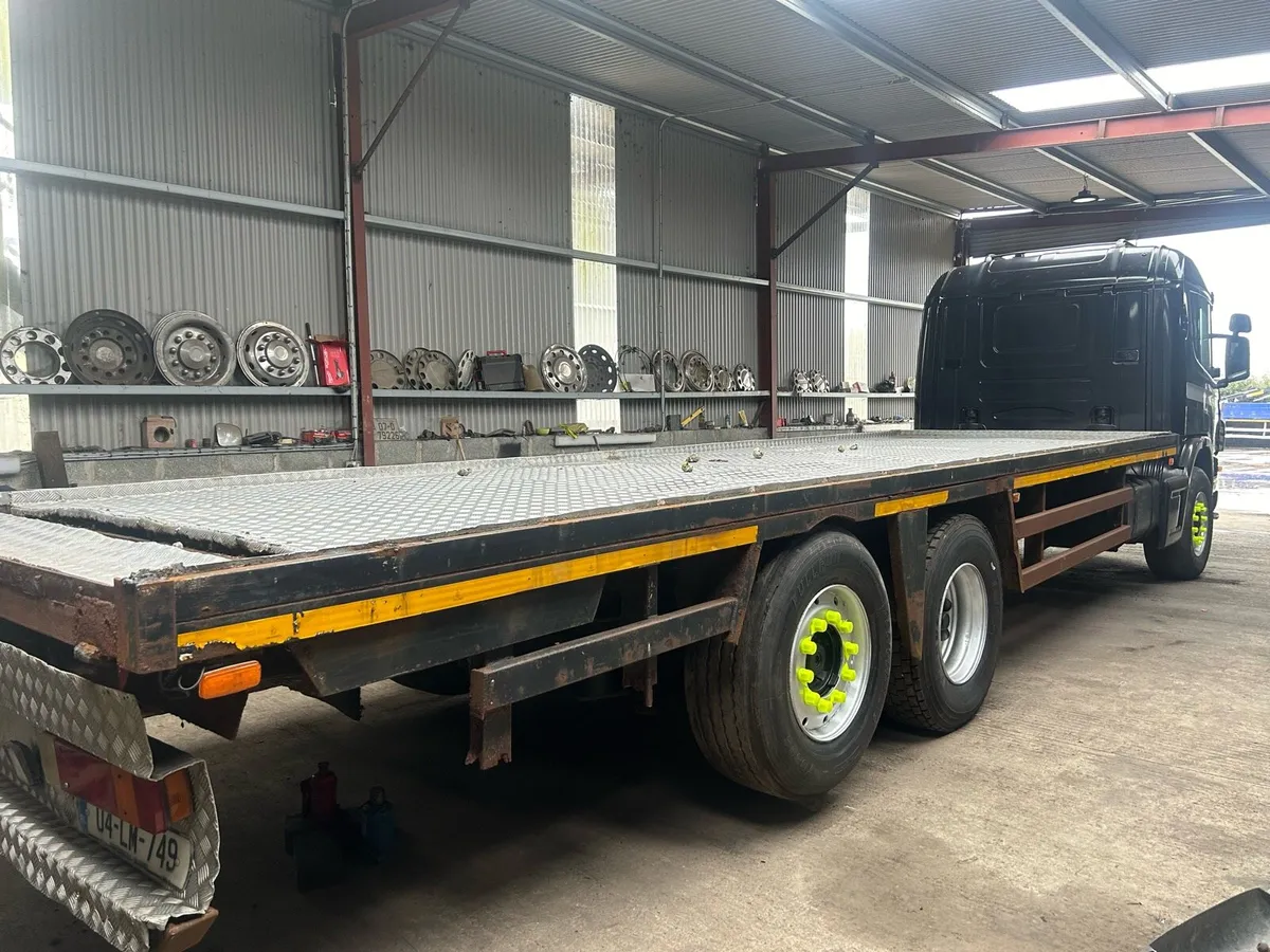 2004 Scania 94D 300 6x2 Tag axle - Image 2