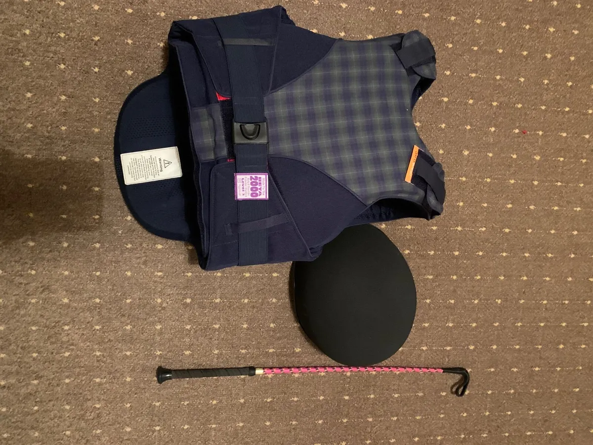 Horse riding equipment - Image 1