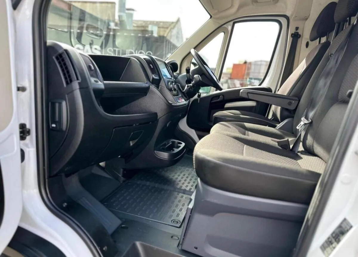 2023 Peugeot Boxer Refrigerated Van - Image 3