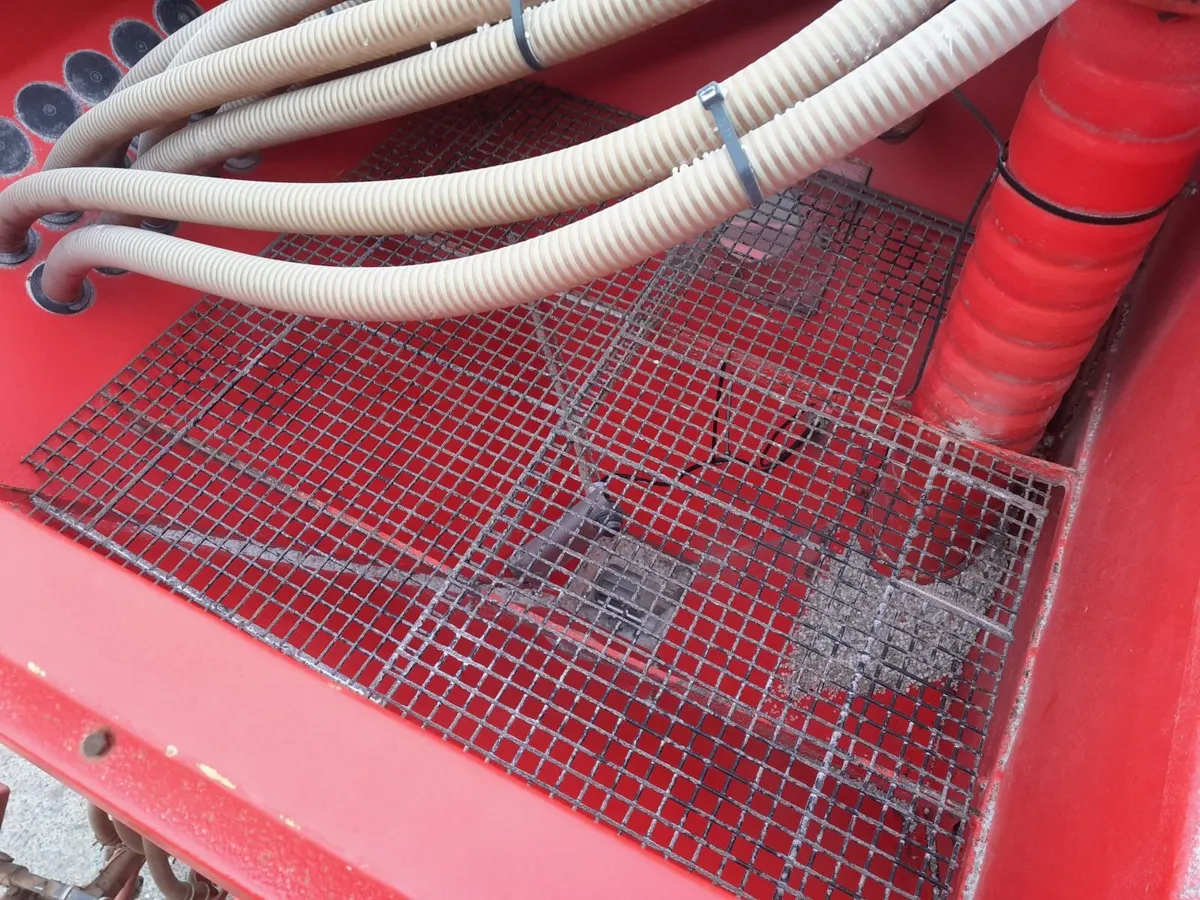 Seed and Fertilizer Drill - Image 4
