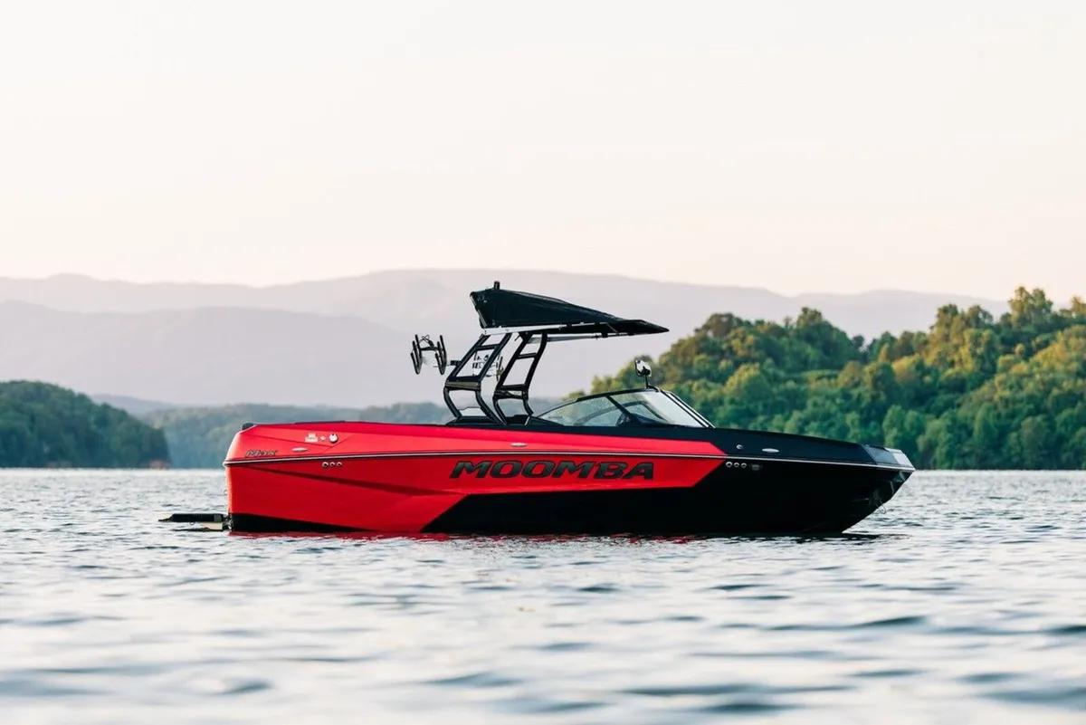 Wakeboard Boat - Image 1