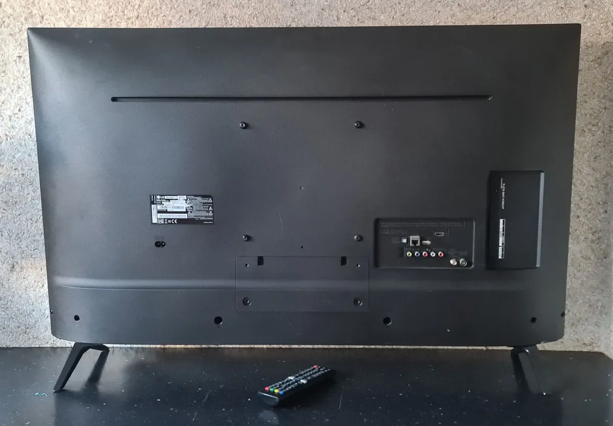 FOR SALE – LG 43" 4K Smart TV | Model: LG43UJ634V - Image 3