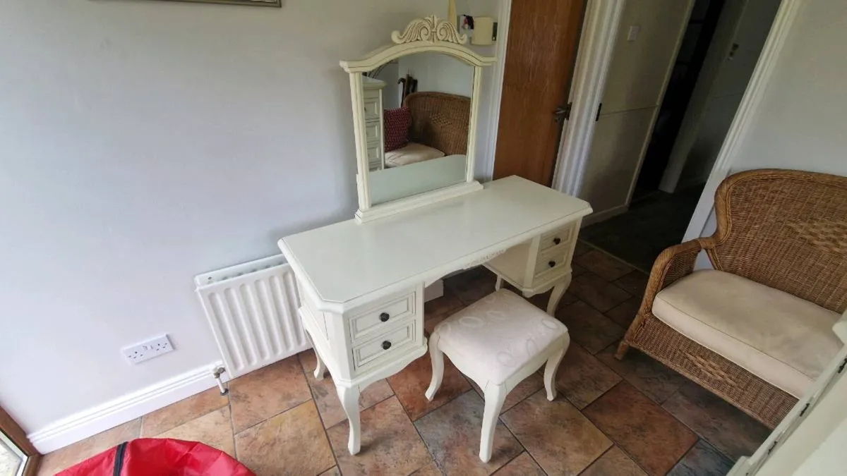 Set of bedroom Furniture - Image 1