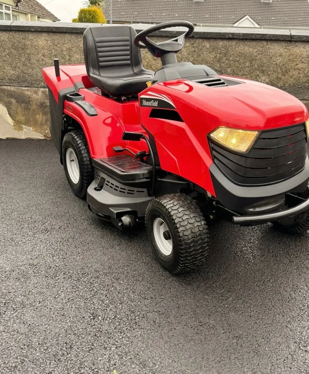 Mountfield Ride on lawnmower - Image 2