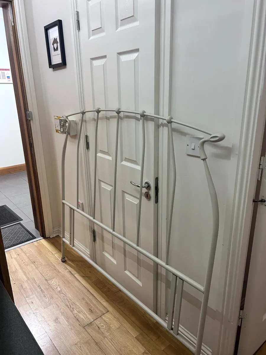 Headboard Double bed Free