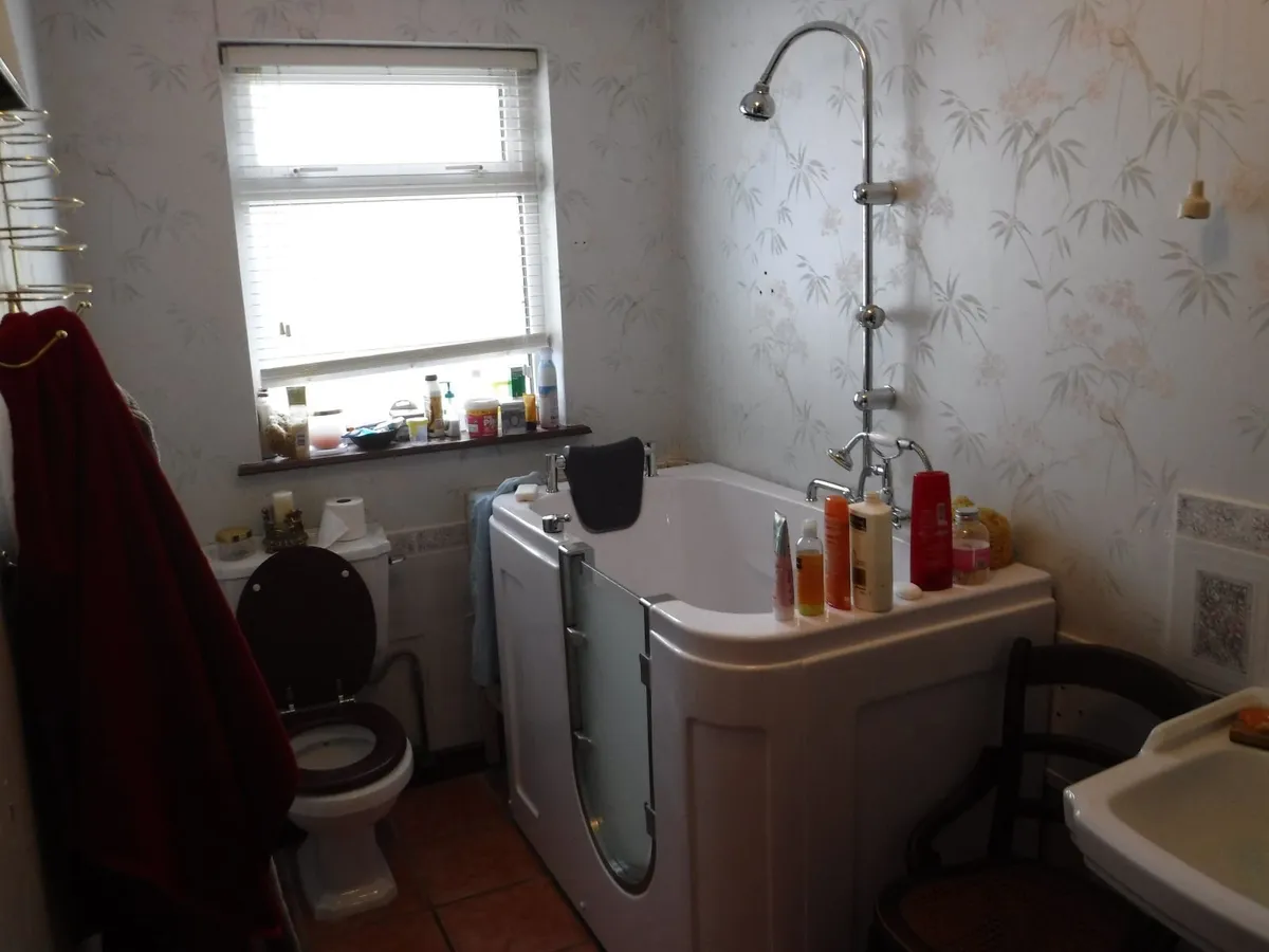 Walk In Bath Tub for the Disabled - Image 3