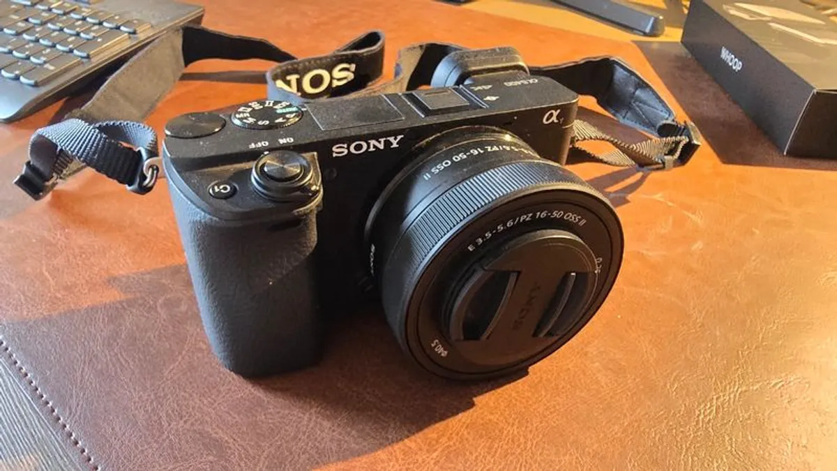 Sony A6400 Mirrorless + 16-50mm Kit Lens | (Low Shutter Count!) - Image 1