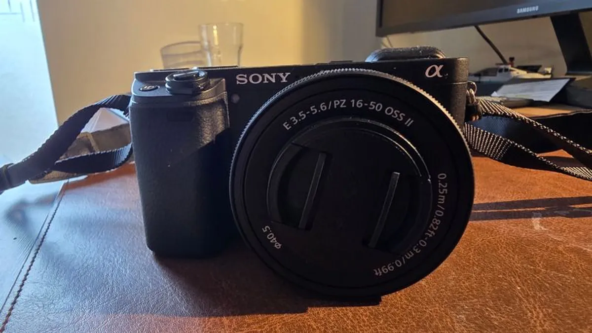 Sony A6400 Mirrorless + 16-50mm Kit Lens | (Low Shutter Count!) - Image 2