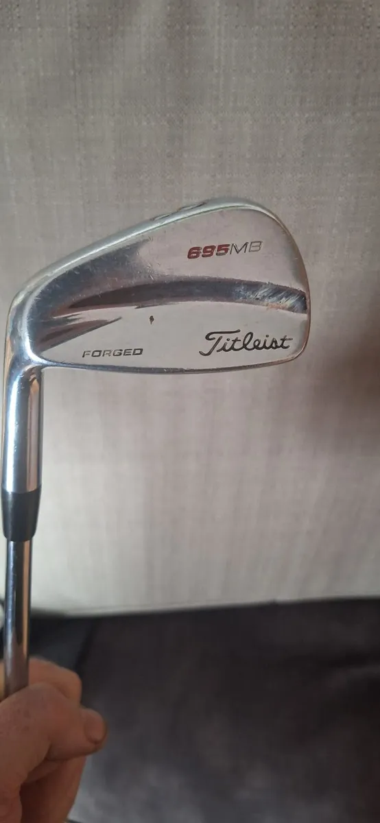 Left hand Titleist 695MB golf clubs - Image 1