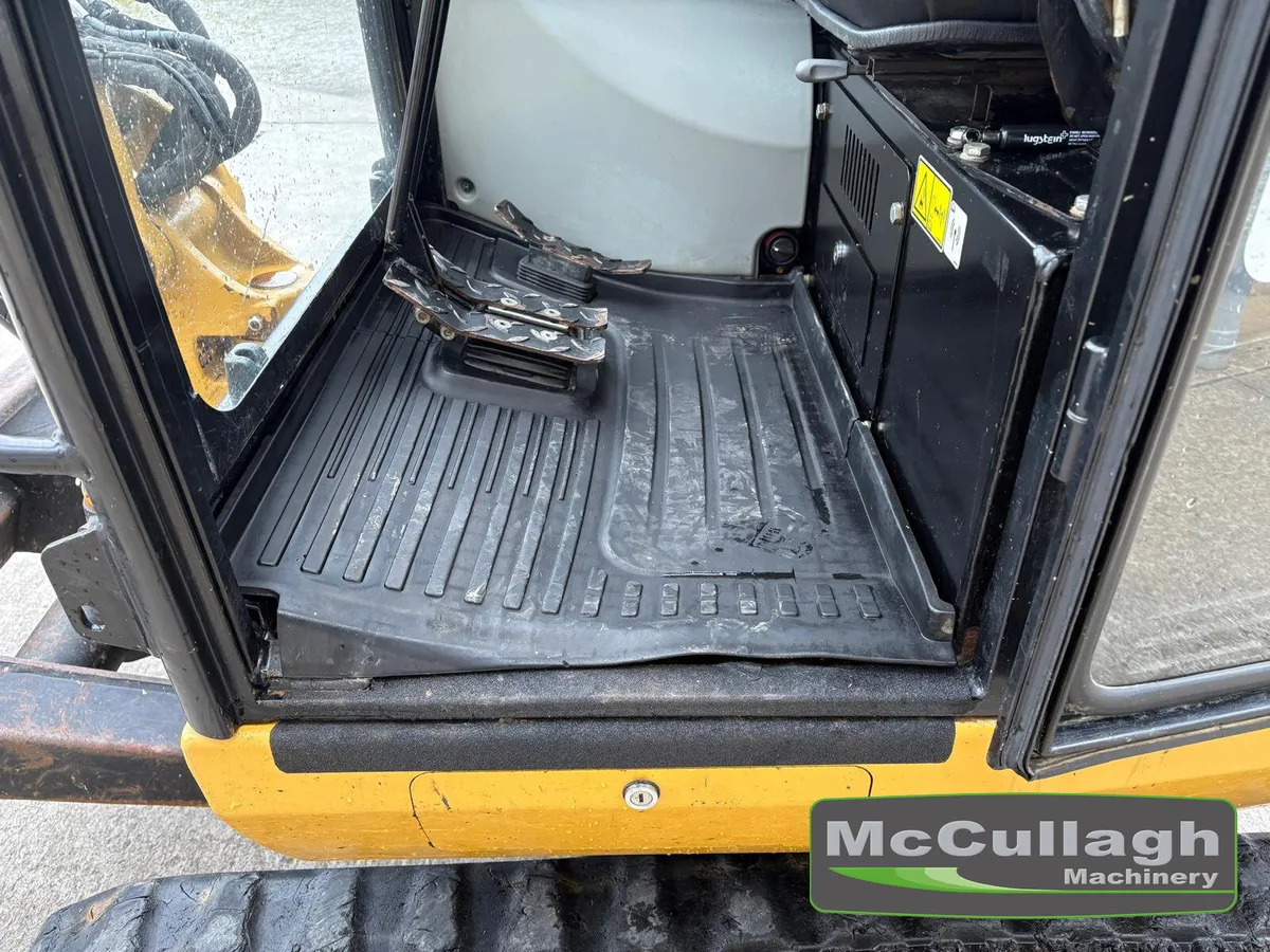 2014 CAT 302.7D 2.7 Tonne Mini Digger - Image 4