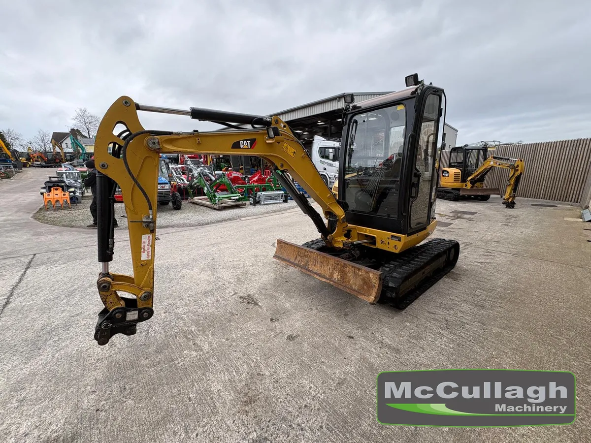 2014 CAT 302.7D 2.7 Tonne Mini Digger - Image 2