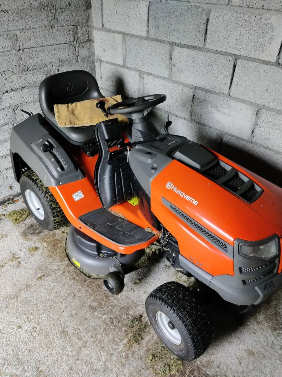 Husqvarna TC 38 ride-on mower - Image 2