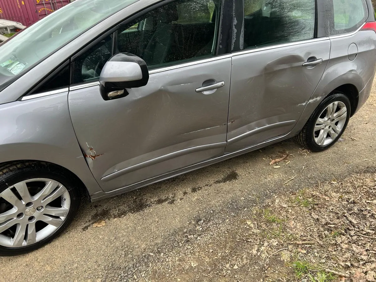 15 Peugeot 5008 7 Seater 1.6 HDI - Image 4