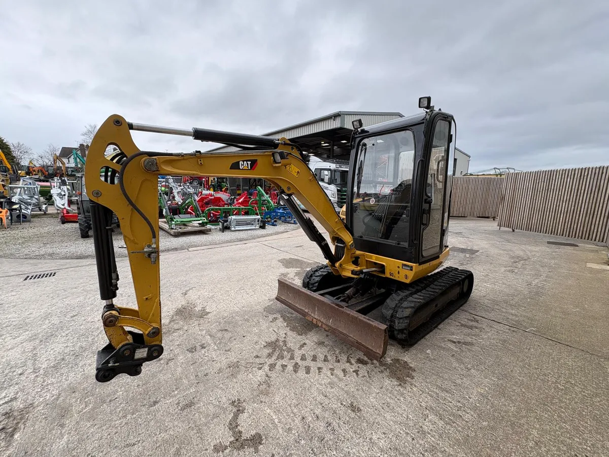 2014 CAT 302.7D 2.7 Tonne Mini Digger - Image 4