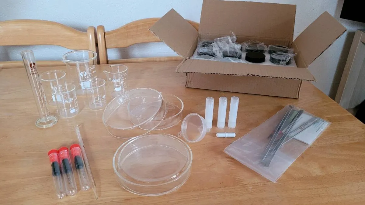 Glass lab equipment and tools. - Image 1