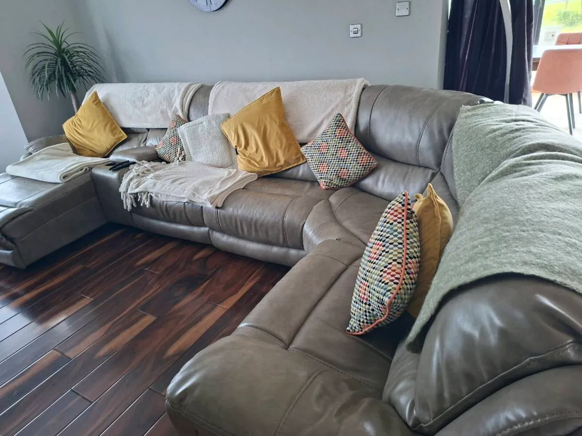 L shape couch - Image 1