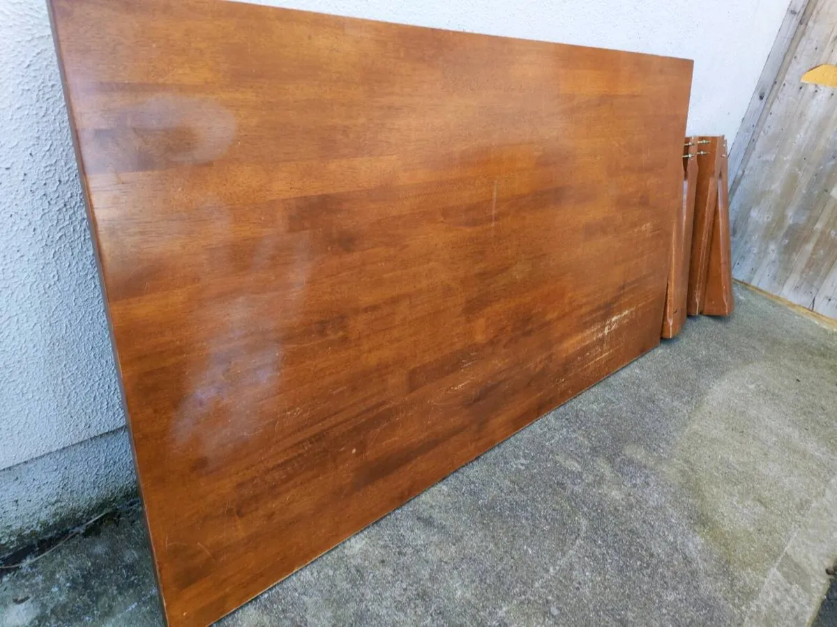 Large table - Image 1