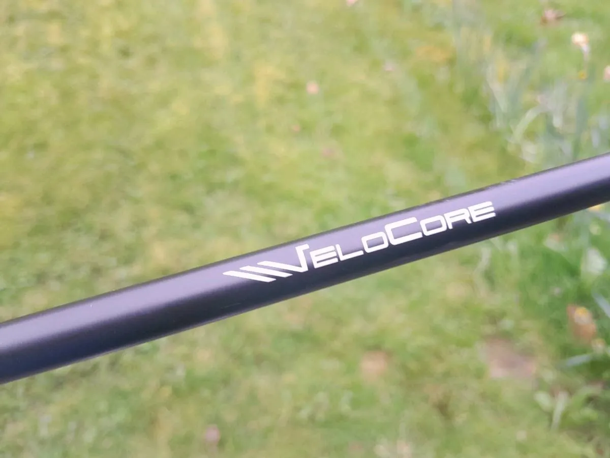 Mizuno 4-iron Axiom shaft - Image 4