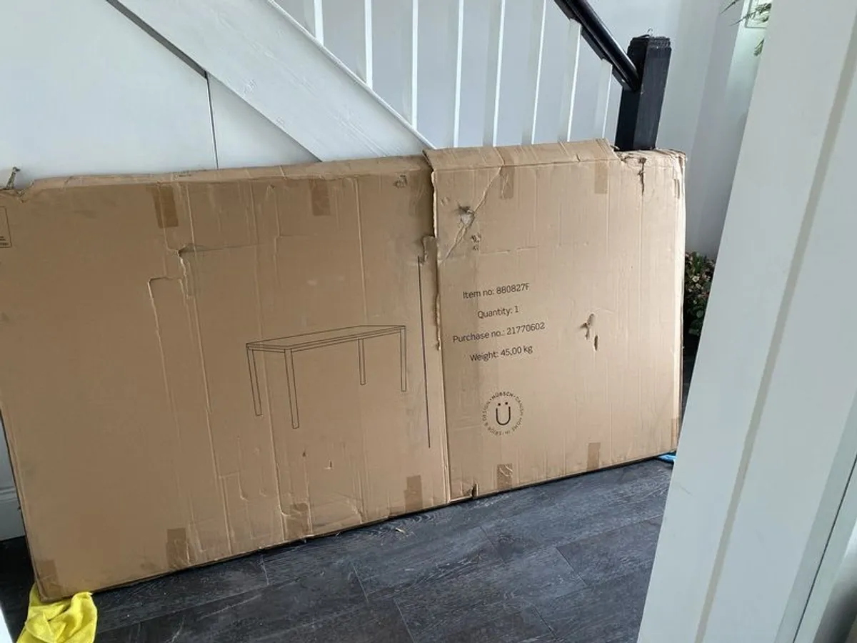 Oak dining table - 8 seater - Image 2