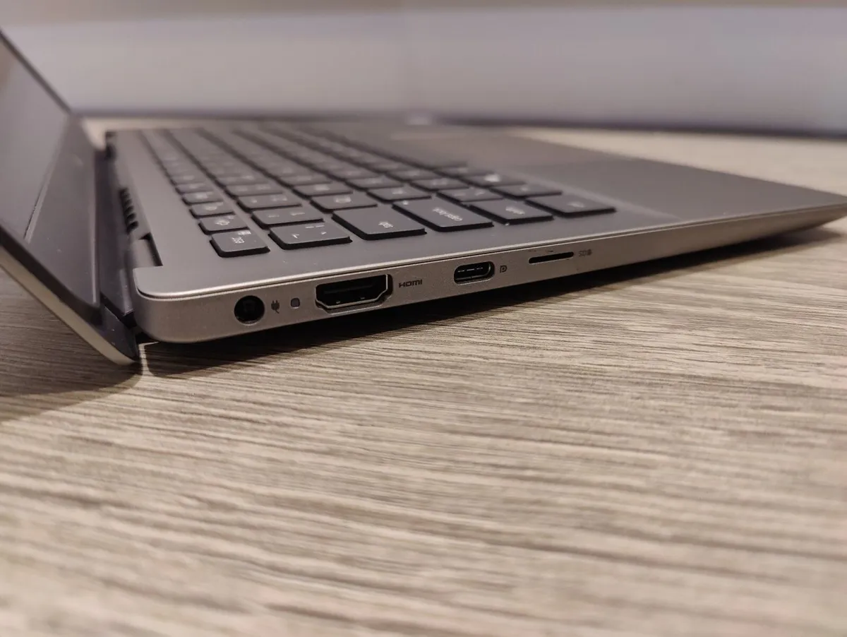 Slim Dell Latitude 3301 | Amazing Screen - Image 3