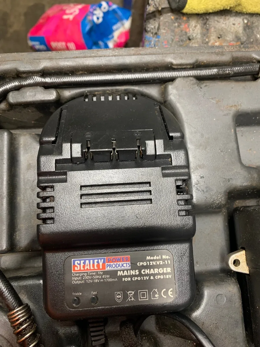 Battery grease gun - Image 4