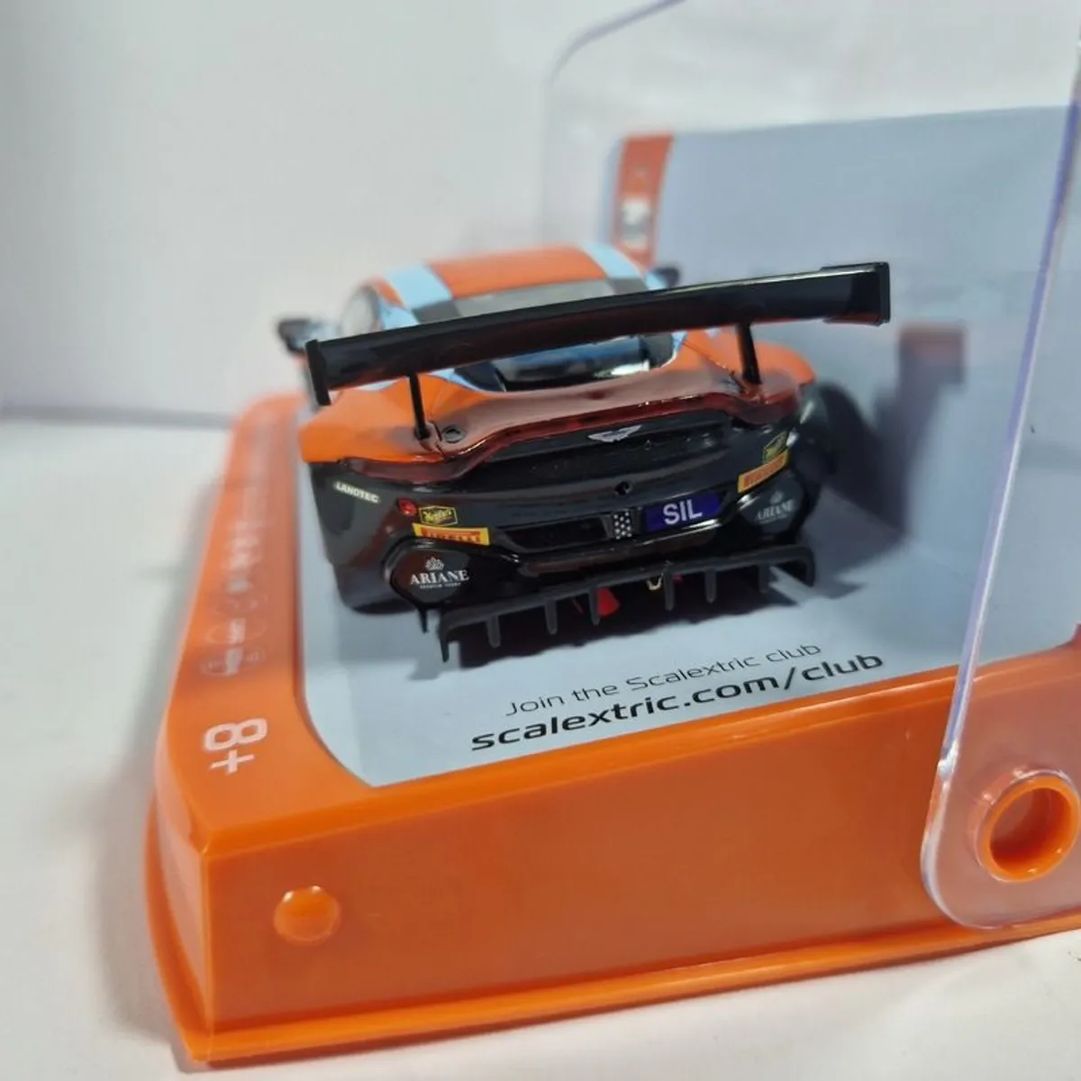 Scalextric C4655 Aston Martin Vantage GT3 (Gulf Edition) Slot Car  ( gt touring 24hr Endurance ) - Image 4