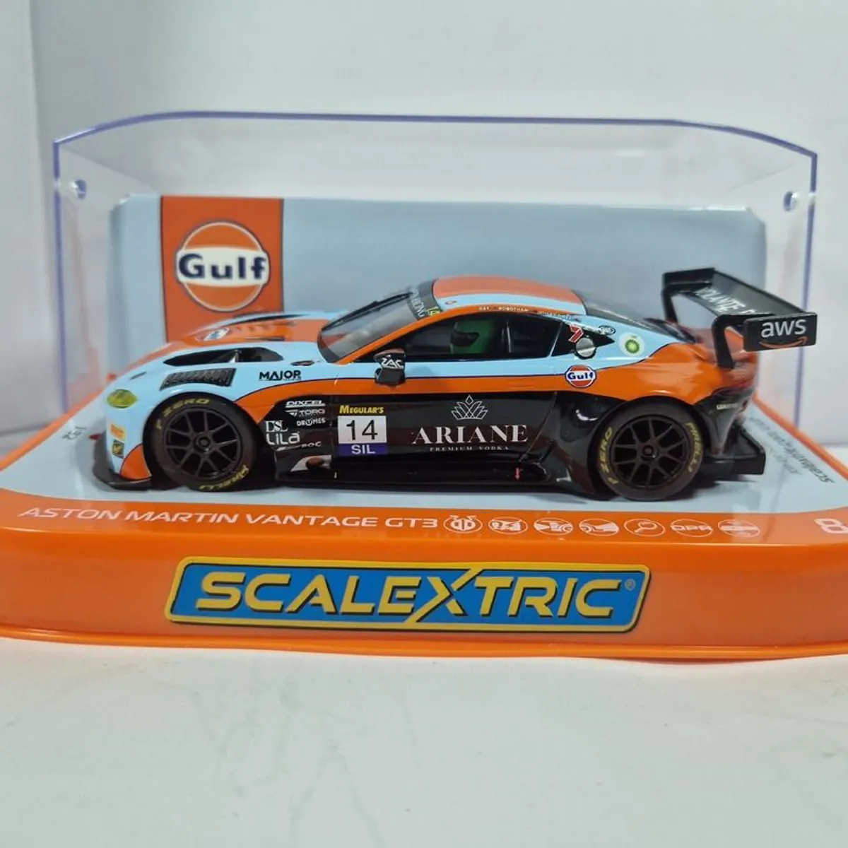 Scalextric C4655 Aston Martin Vantage GT3 (Gulf Edition) Slot Car  ( gt touring 24hr Endurance ) - Image 3