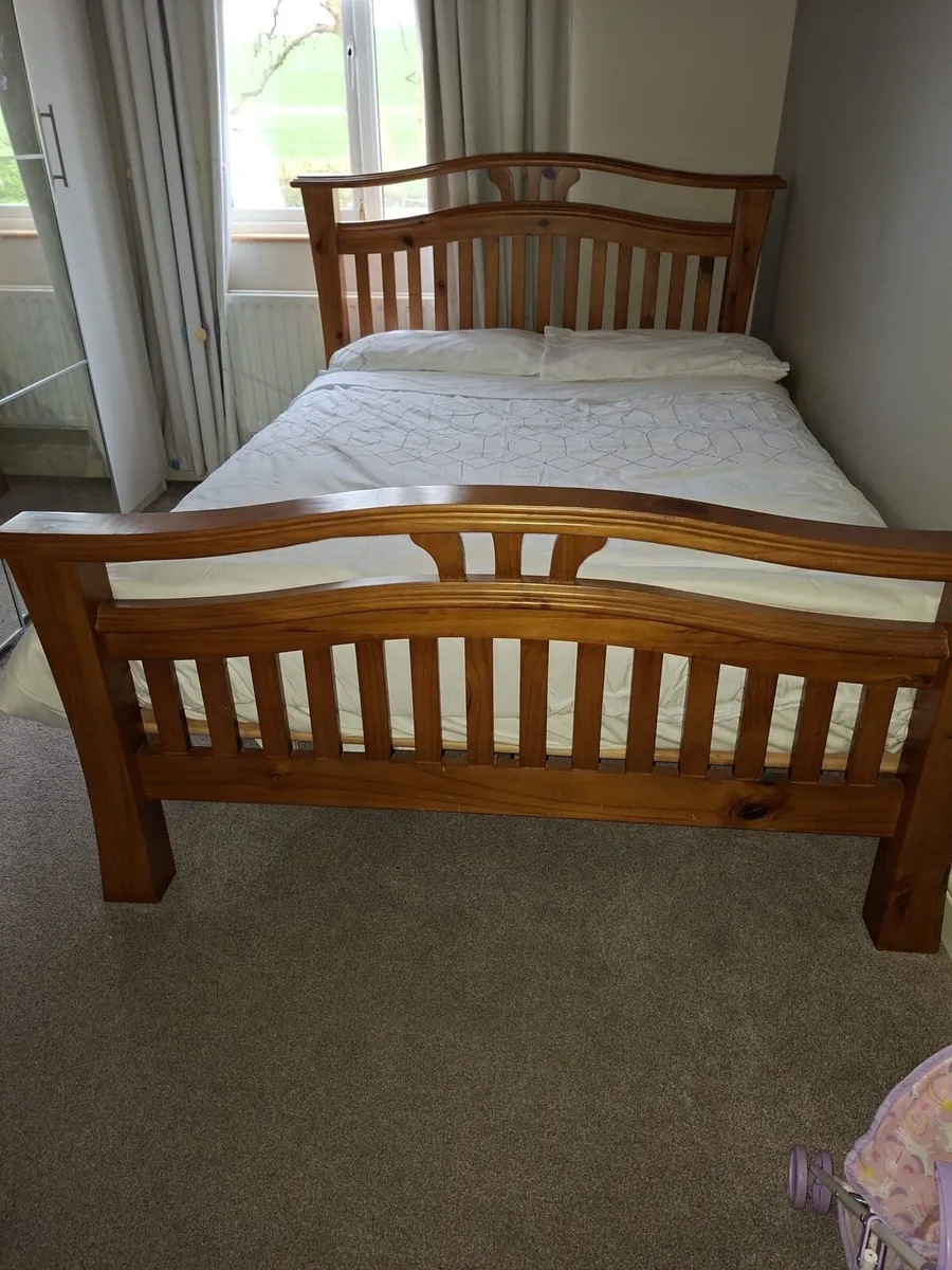 Solid oak bedroom furniture set - Image 1