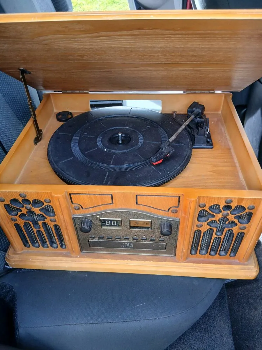 Old record player - Image 4