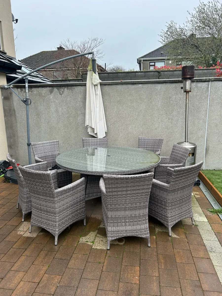 Rattan furniture - Image 1