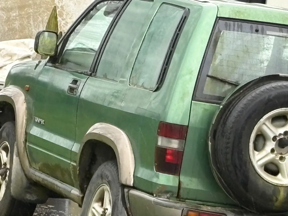 Isuzu Trooper 2000 - Image 1