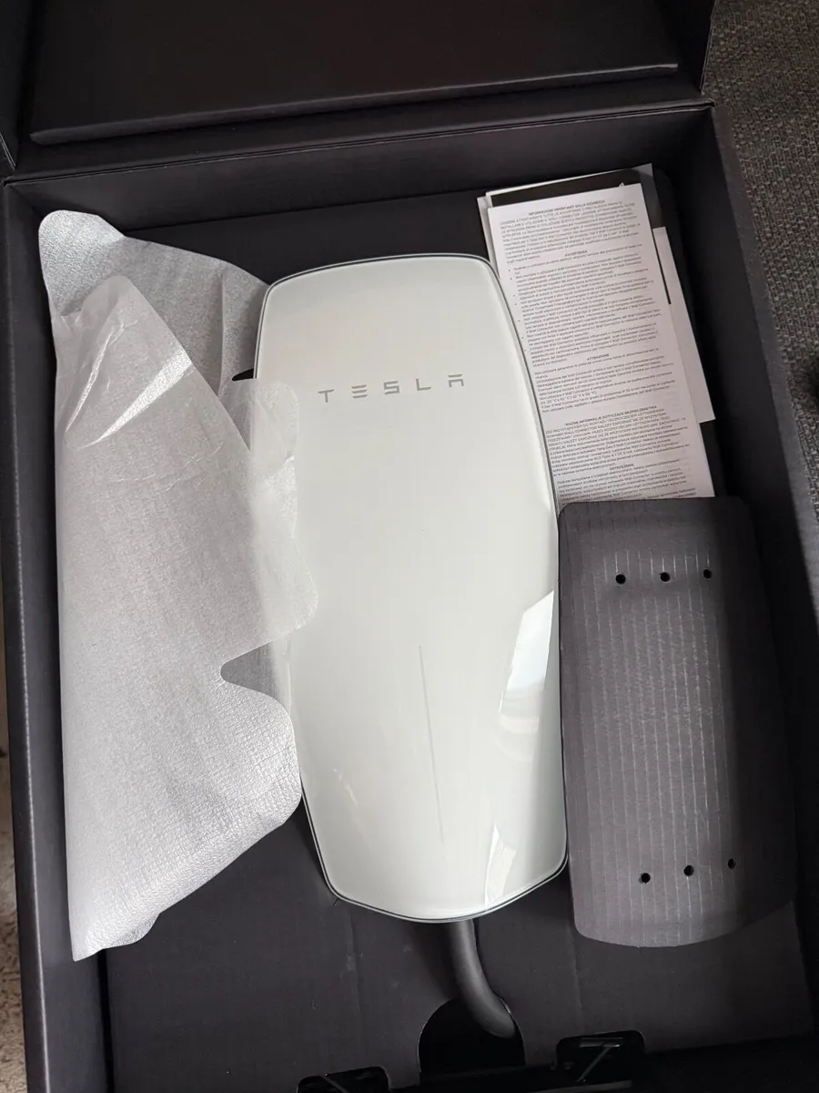 Tesla wall charger - Image 1