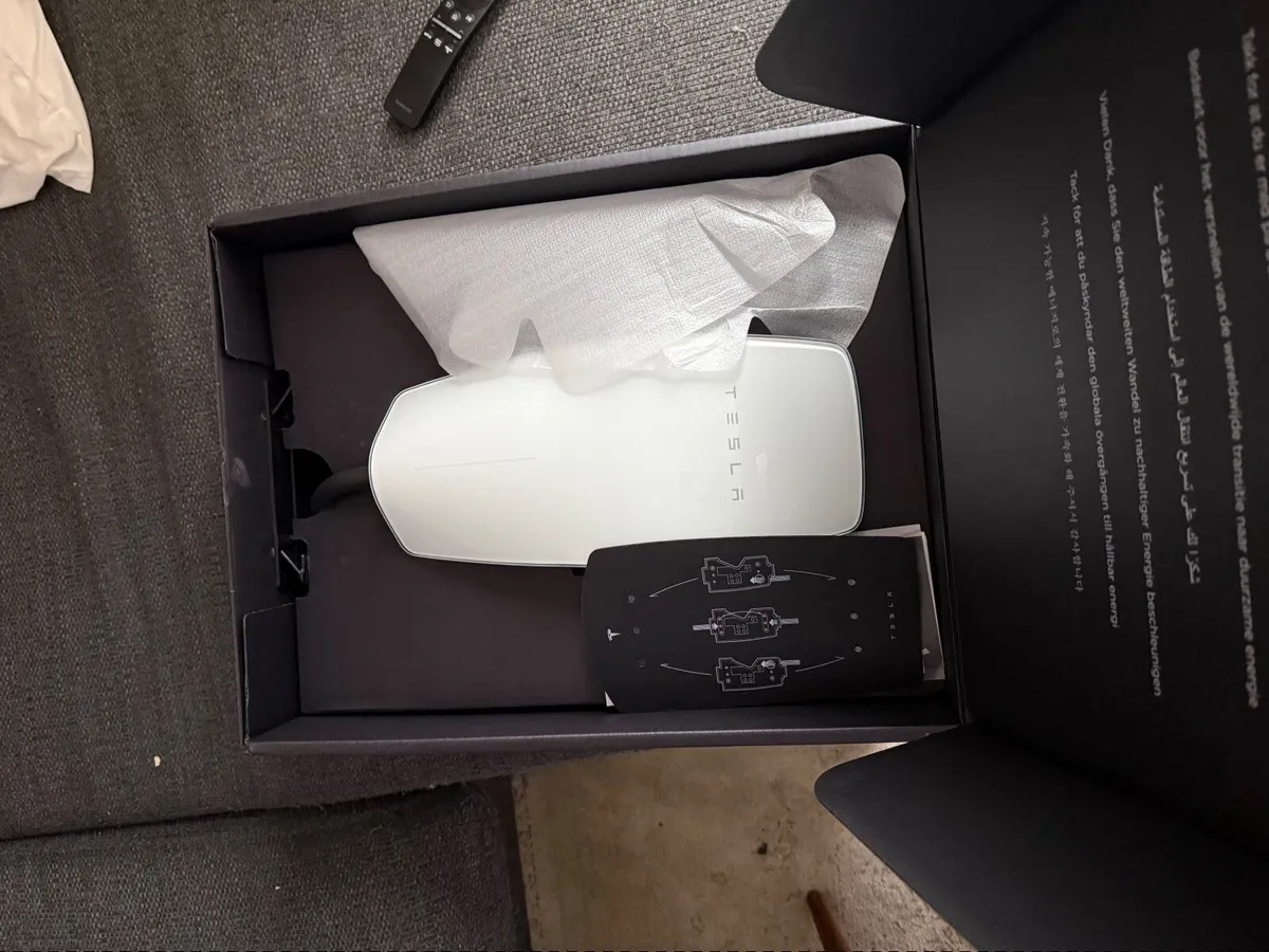 Tesla wall charger - Image 2