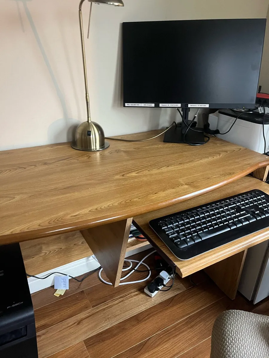 Study desk - Image 1