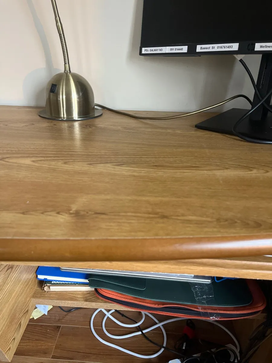 Study desk - Image 2