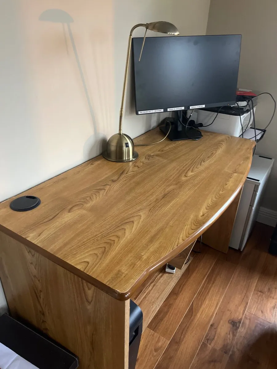 Study desk - Image 3