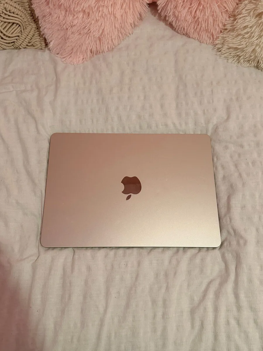 MacBook Air m2 (2022) - Image 1