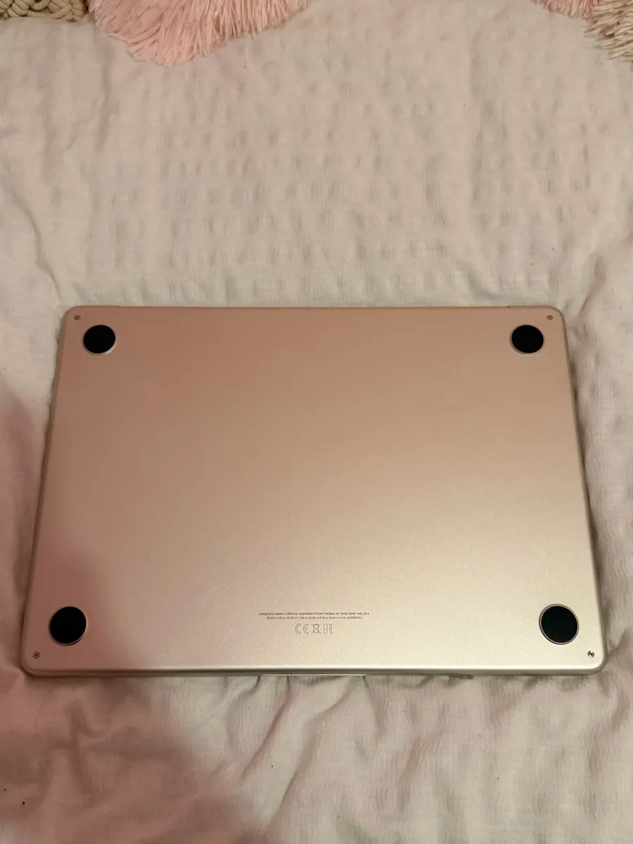 MacBook Air m2 (2022) - Image 2