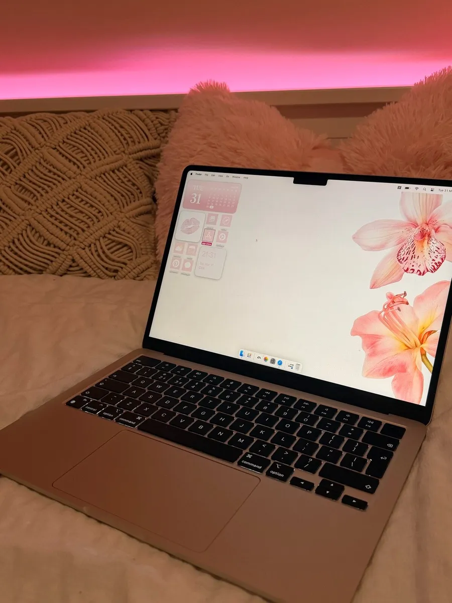 MacBook Air m2 (2022) - Image 3