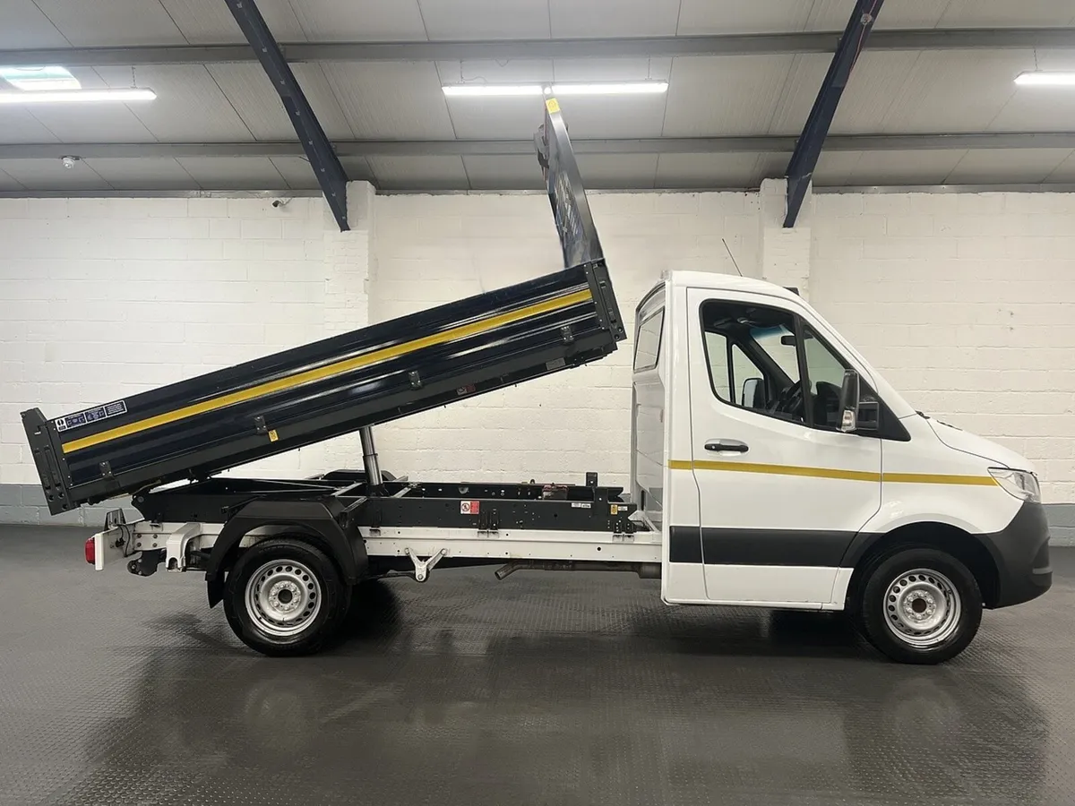 2022 Mercedes-Benz Sprinter Tipper Van - Image 1