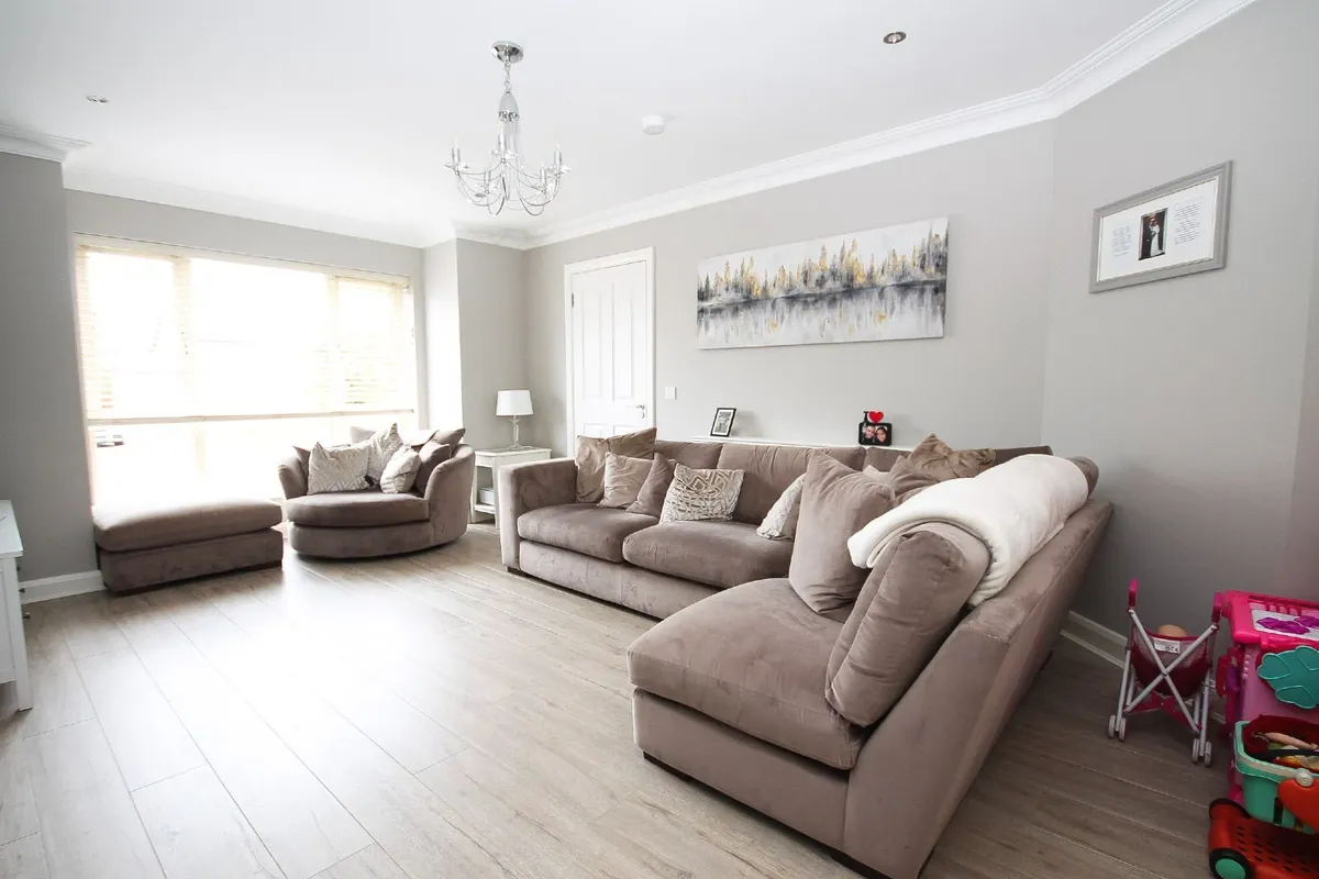 Couch set with swivel chair and footstool - Image 4