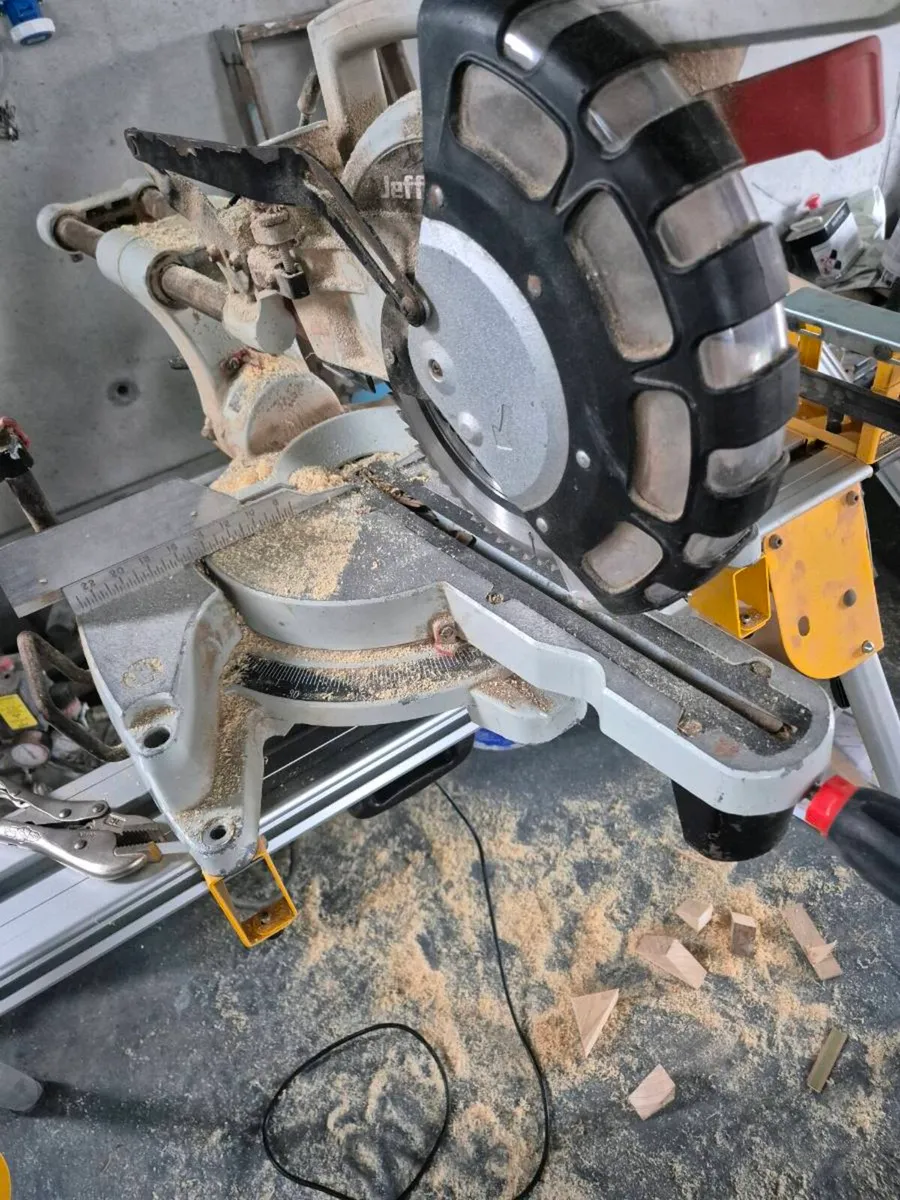 250mm mitre saw - Image 2