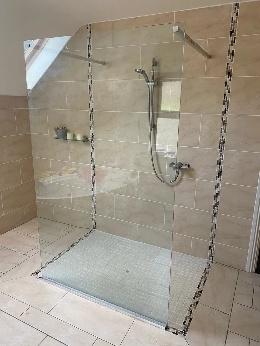 Wet room glass panel - Image 1