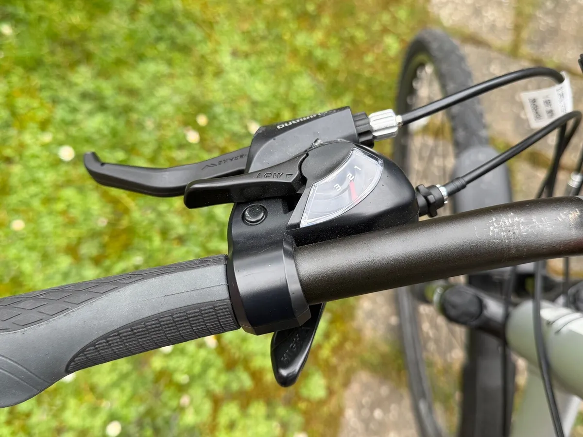 Halfords Hybrid bike - Image 2