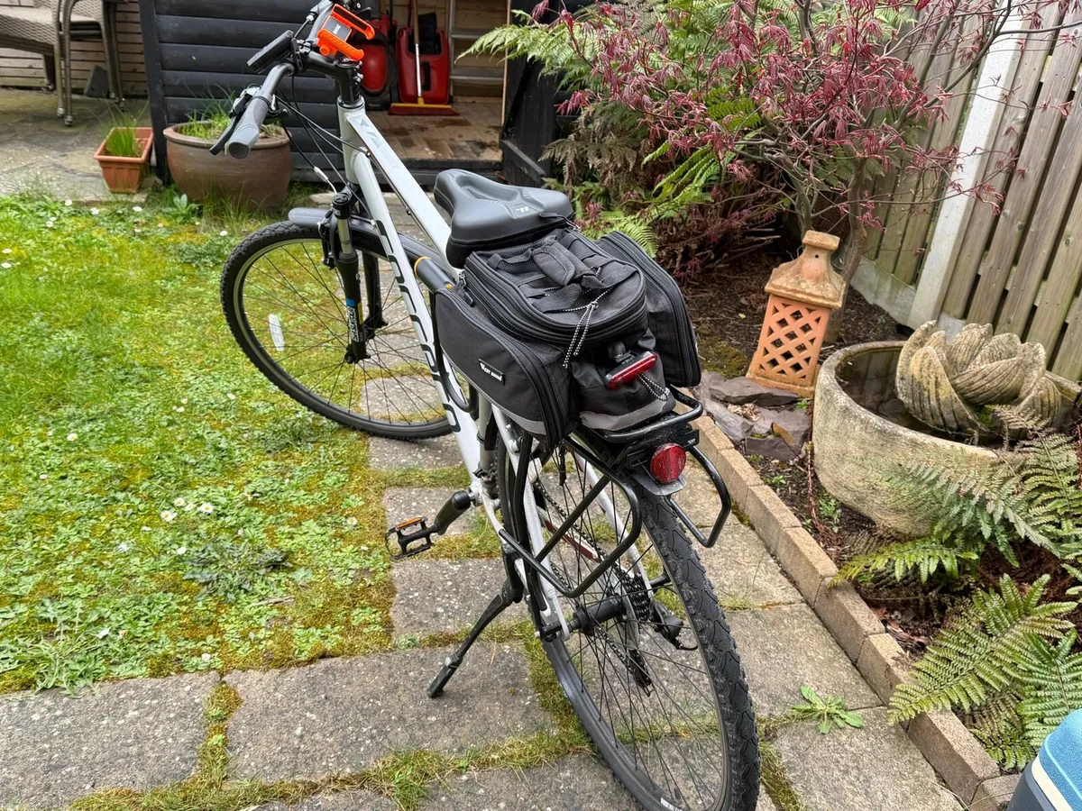 Halfords Hybrid bike - Image 4