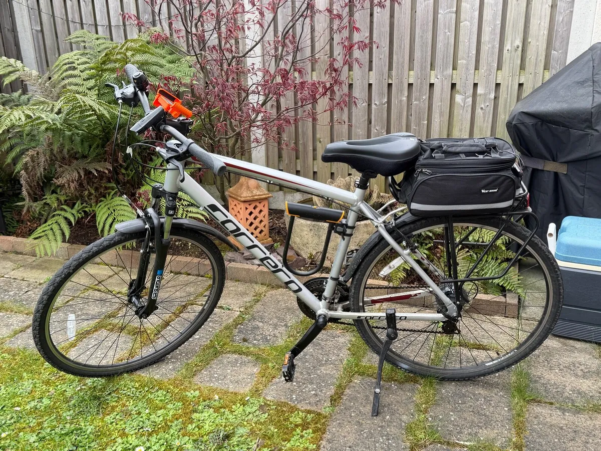 Halfords Hybrid bike - Image 1